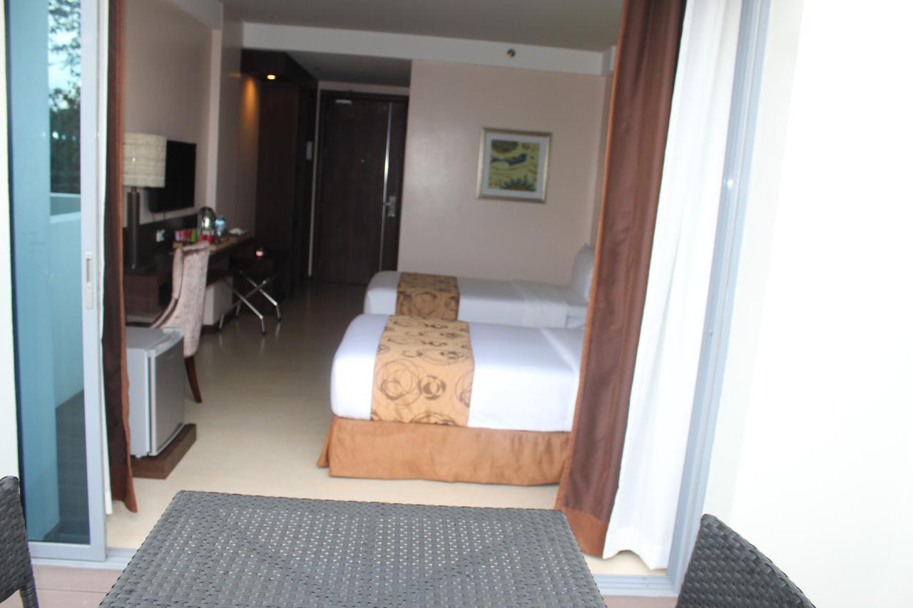 Kew Hotel Tagbilaran Exterior photo