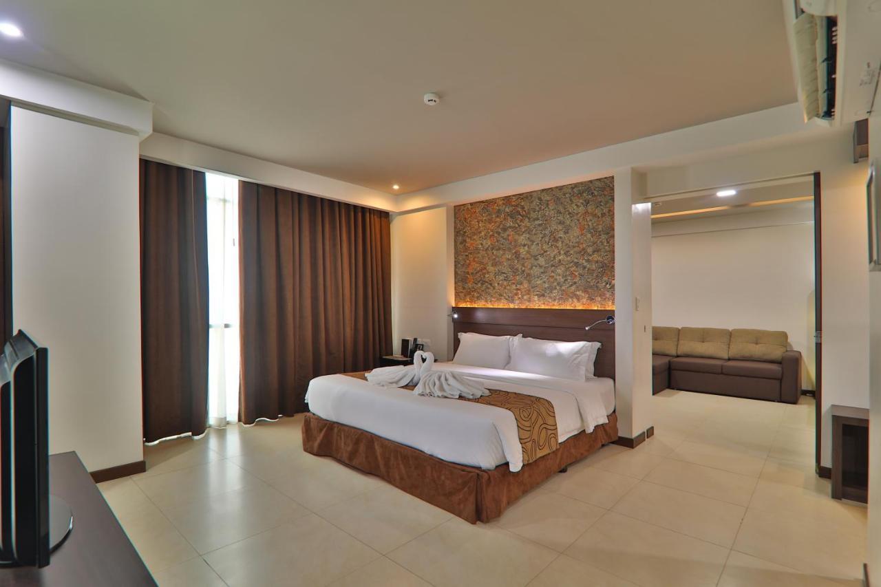 Kew Hotel Tagbilaran Exterior photo