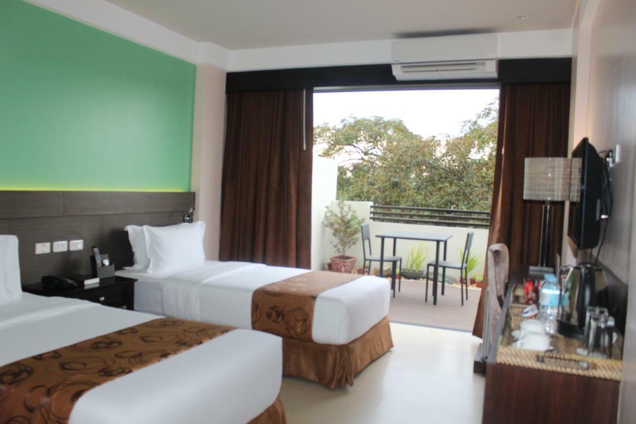 Kew Hotel Tagbilaran Exterior photo